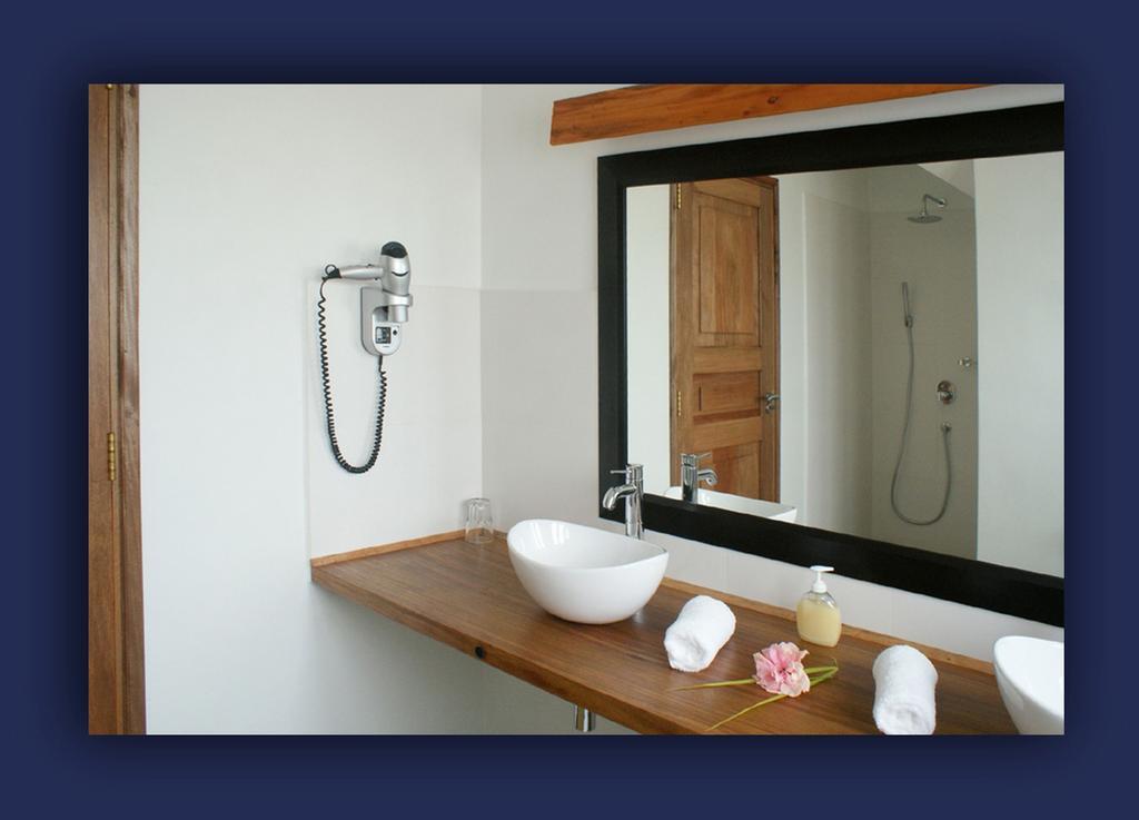 L'Hirondelle Self Catering Guest House Anse Volbert Village  Bilik gambar